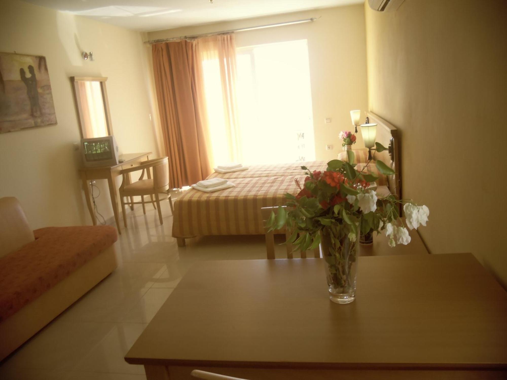Ionio Star Hotel Koutsouras Exterior photo